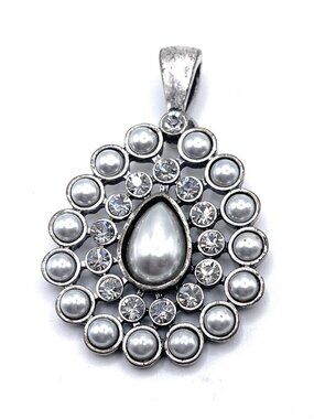 Pearly Drops Premier Designs Pendant 1502